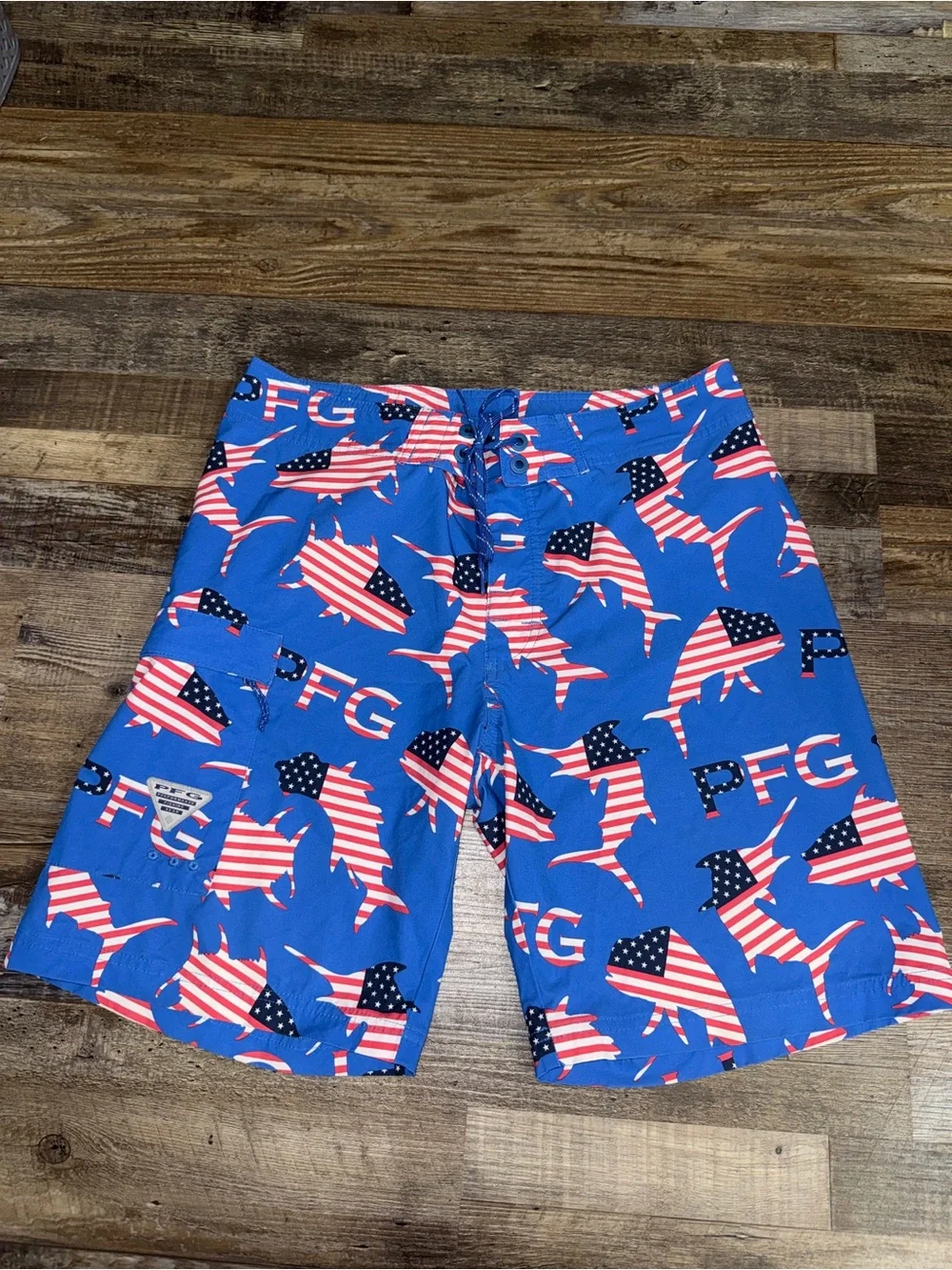 Columbia PFG Mens Swim Trunks Shorts Size 34 Blue American Flag Fish Print Board